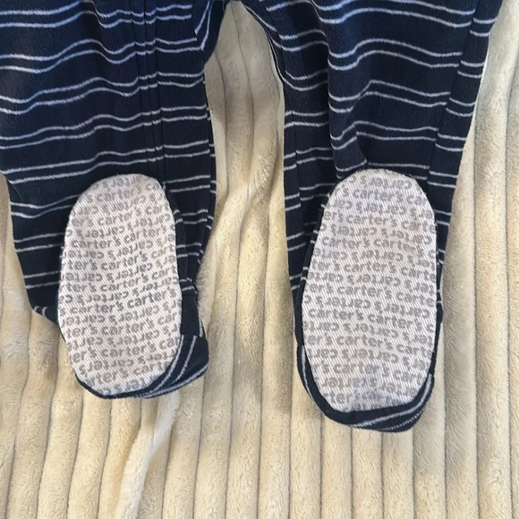 Carter's - long sleeve footed fleece truck design sleeper. Size 2T - Picture 4 of 5